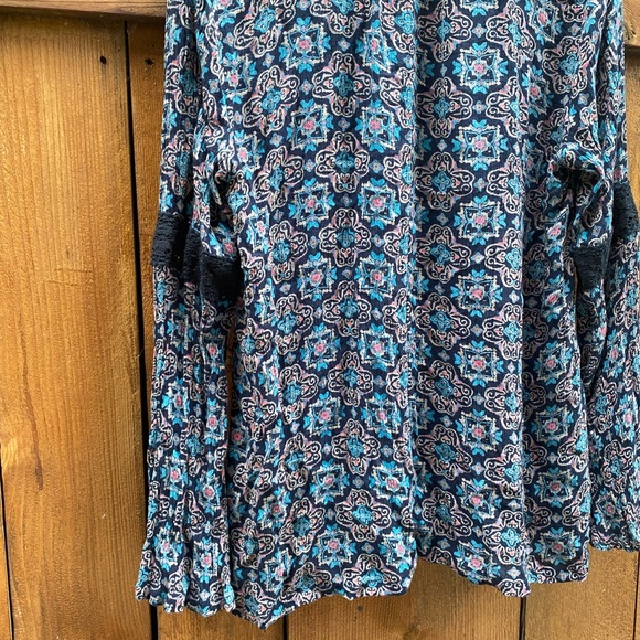 Adorable patterned long sleeve - Picture 8 of 8
